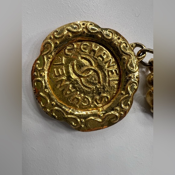 CHANEL 1980s Textured Medallion Logo Belt – Rare Collector’s Piece - Picture 5 of 13